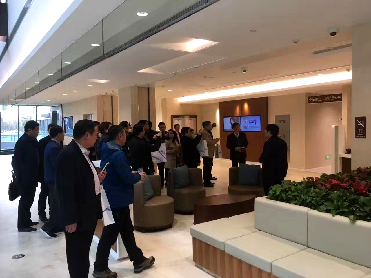 互聯網+”鋁合金型材抑菌門行業轉型“智造”