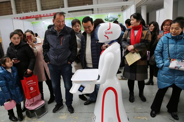 桌邊(校園1v1)筆趣閣txt