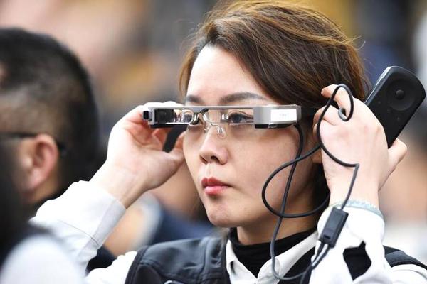 《我,有錢有顏還能打[電競]》次桃稚