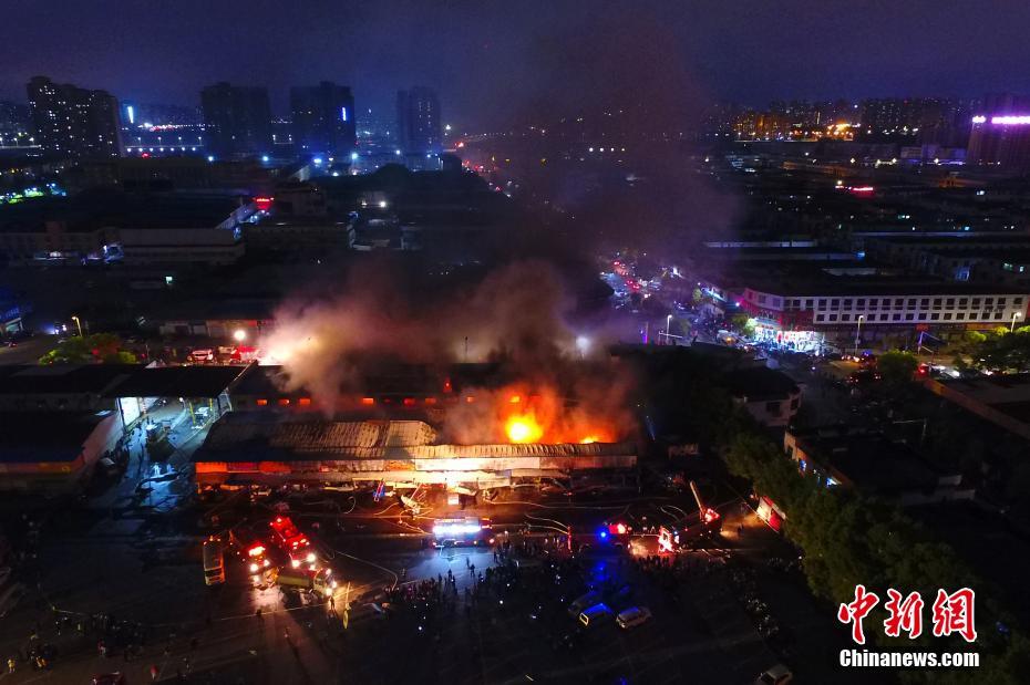 在星際開密逃by吾七畫原名