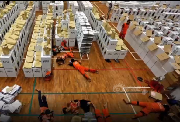 賣小玩具客戶讓我?guī)兔υ囉?